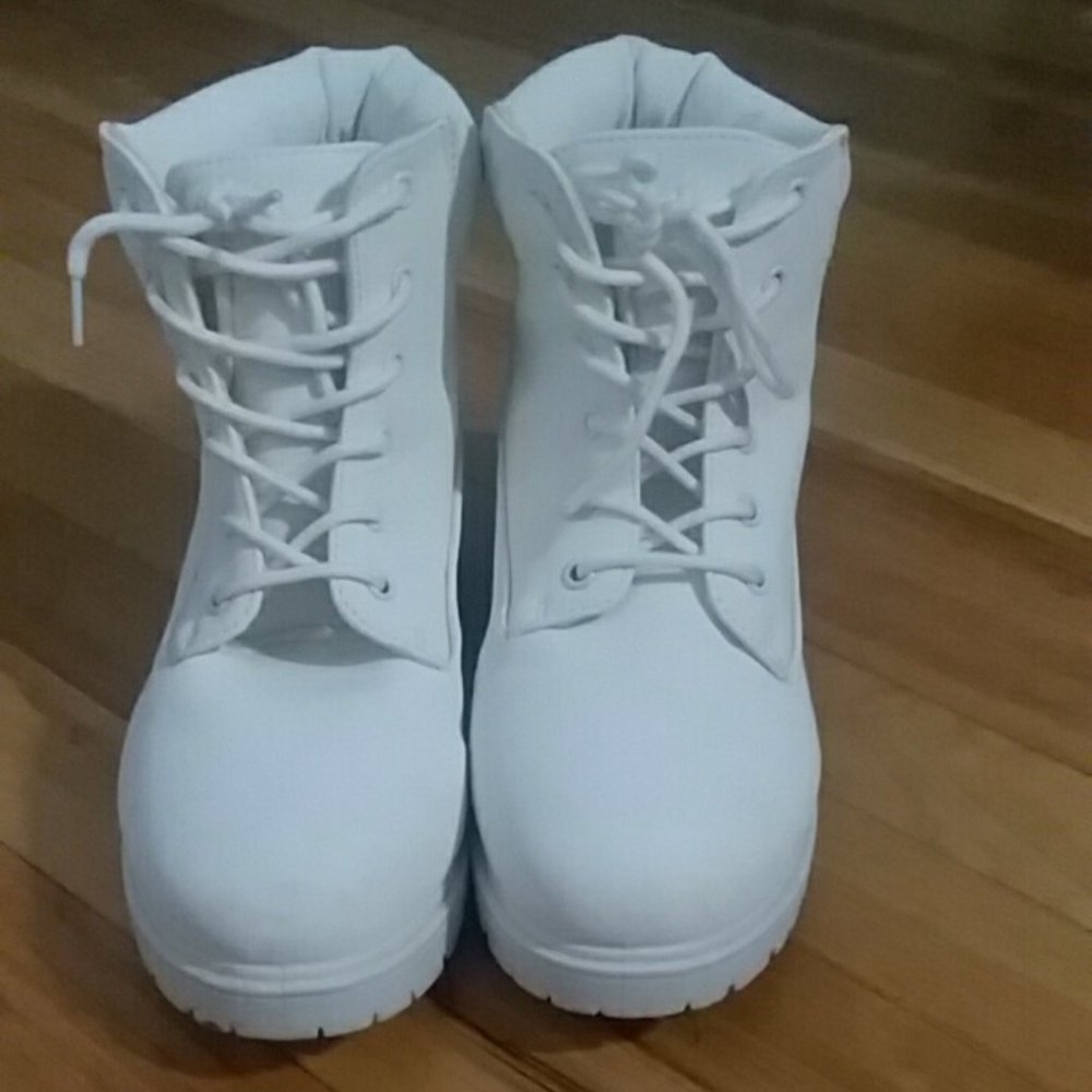 White Boots - Picture 2 of 2